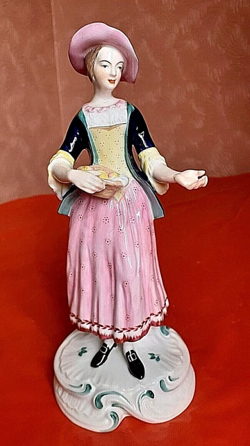 Chelsea Figuren Nr. 4 Miss Vernon Spode Knochen China 8 Zoll groß.