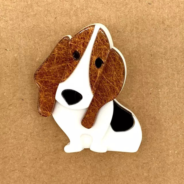 Acrylic Resin Brooch Brown White & Black Sitting Bassett Hound Dog Handmade New