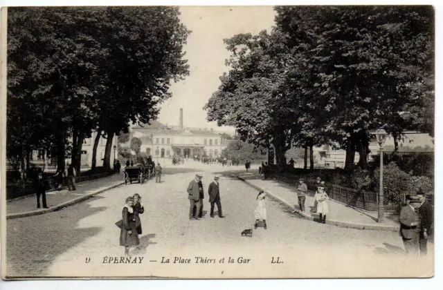 EPERNAY - Marne - CPA 51 - station - Place Thiers et la Gare