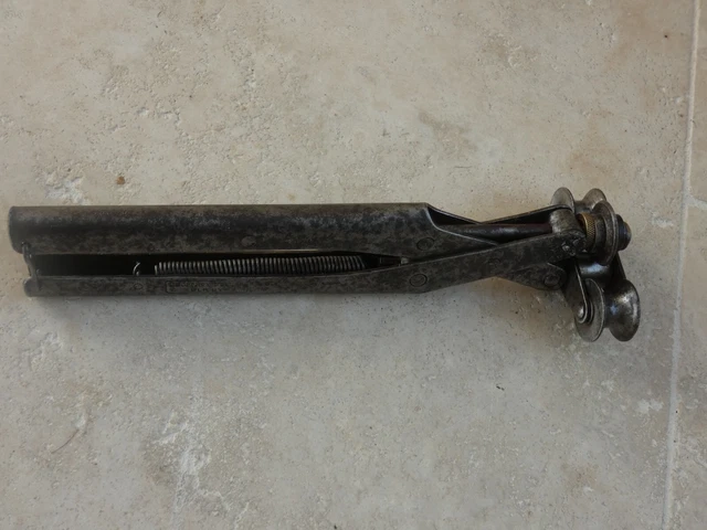 Ancienne Pince D'Artisan ? Outil De Plombier Vintage - France