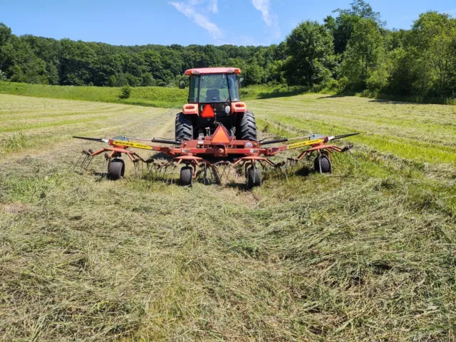 NEW Pequea turbo tedder TT4101