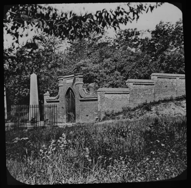 GEORGE WASHINGTONS TOMB MOUNT VERNON USA  C1890 PHOTO Magic Lantern Slide