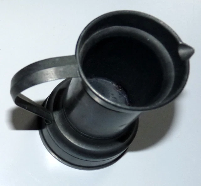 Très joli pot en étain, décor étain naturel