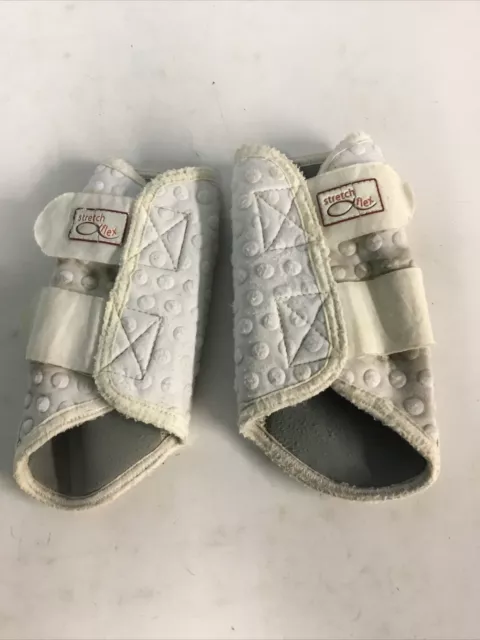 Equilibrium Stretch & Brushing Boots, White Size 2  ( Medium). Ref: (226Y)