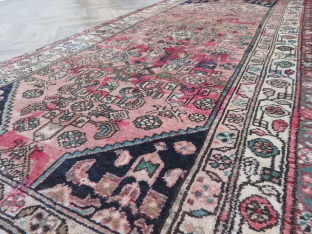 A SUPERB OLD HANDMADE TRADITIONAL ORIENTAL WOOL ON COTTON  RUG (205 x 107 cm)+