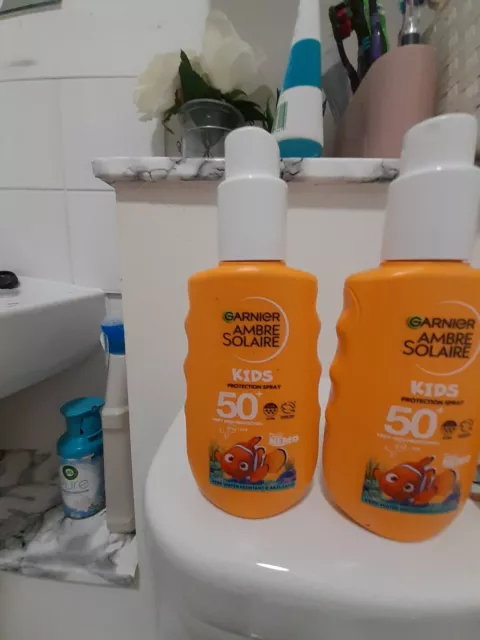 4xGarnier Ambre Solaire SPF 50+ Kids Nemo Water Resistant Sun Cream Spray 150ml