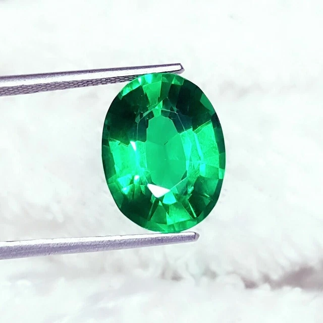 Très beau grenat vert  du Brésil - 10,62 carats avec certificat