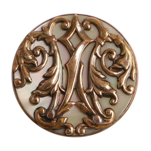 Bouton Ancien Collection – Galalithe Gravée 38 Mm – Parurier France – Mode Couture