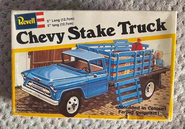 Revell Modellbausatz 1/48 Chevy Stake Truck – Plastikmodell Mit Figuren & Ladegut