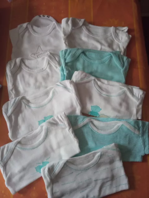 Lot de 9 BODYS (manches longues) en taille 6 mois