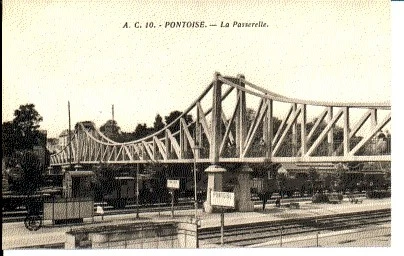 (S-72378) France - 95 - Pontoise Cpa Vue Sur La Voie Ferree