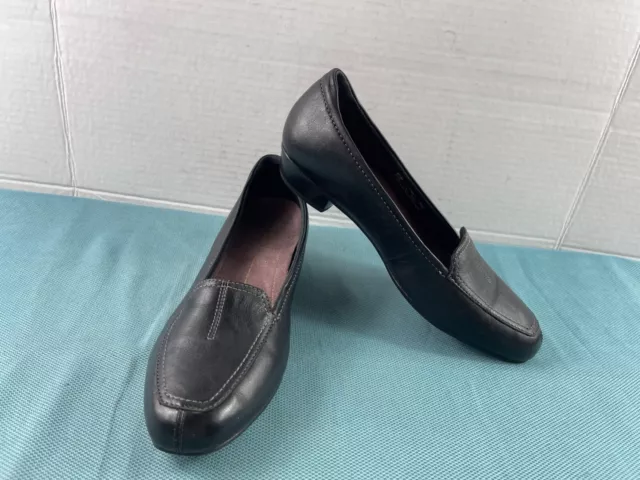 Clarks Women Shoes Black 7.5M Leather Timeless Everyday Slip On Comfort  Loafers
