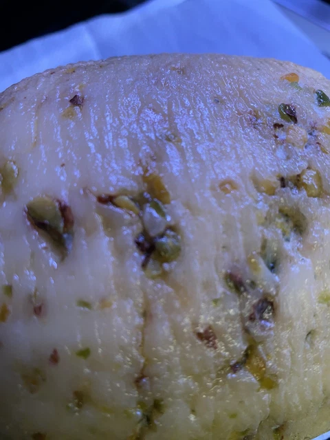 Pecorino Pistacchio  Stagionato Sottovuoto Forma Intera Circa 1 Kg  Artigianale