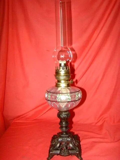lampe à pétrole avec toupie en verre peint époque fin 19ème , début 20ème