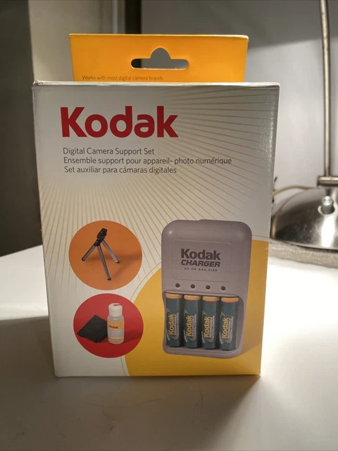 Kodak Charger for Tripod with batteries and mini tripod 102 7069 zak
