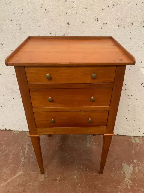 Petite commode d'entre deux en merisier a trois tiroirs XIX siècle 2