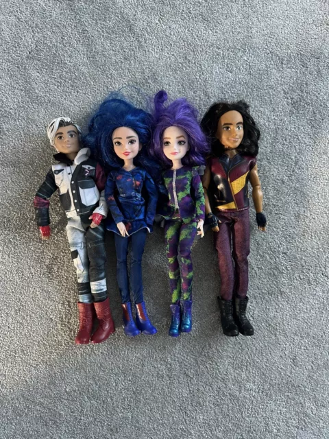 Disney Descendants Isle of the Lost Collection, Includes 4 Pack of Dolls 
