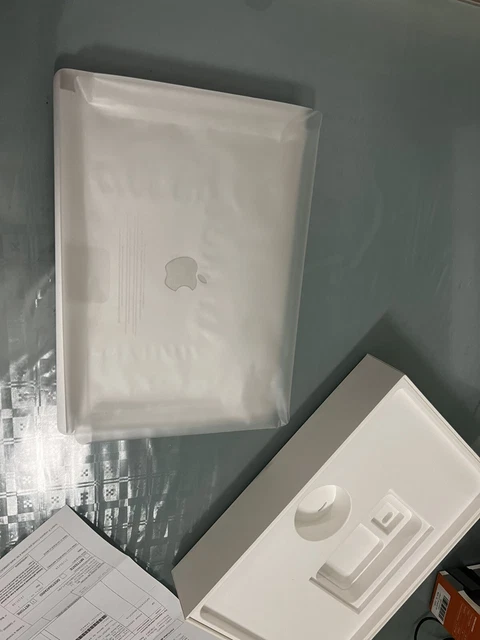 Apple MacBook Pro 13.3" (256GB SSD, Intel Core i5, 2.3GHz , 8GB) Laptop - Grigio 18