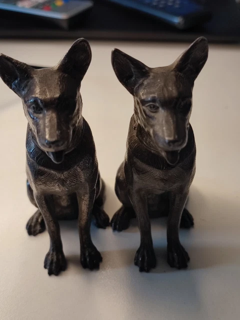 2 chiens loup ou berger allemand en régule signé art déco
