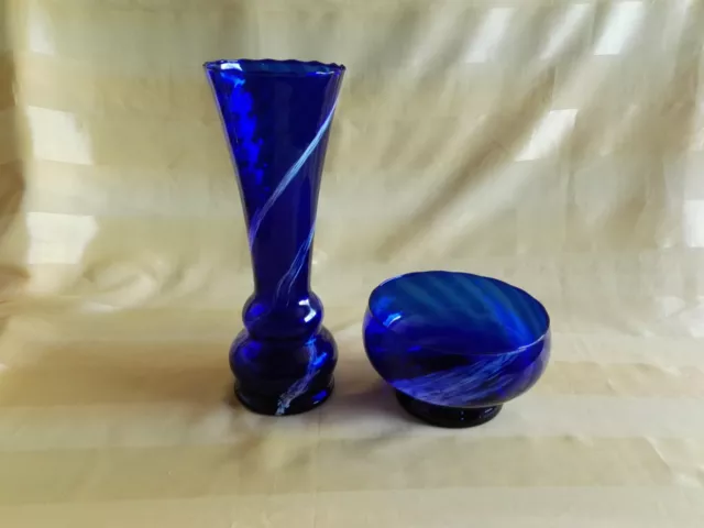 schöne alte Vase Glas Glasvase Blumenvase und Schale blau weiß DDR