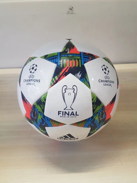 Ballon de Foot Blanc/Rouge Ligue des Champions Adidas GT7789