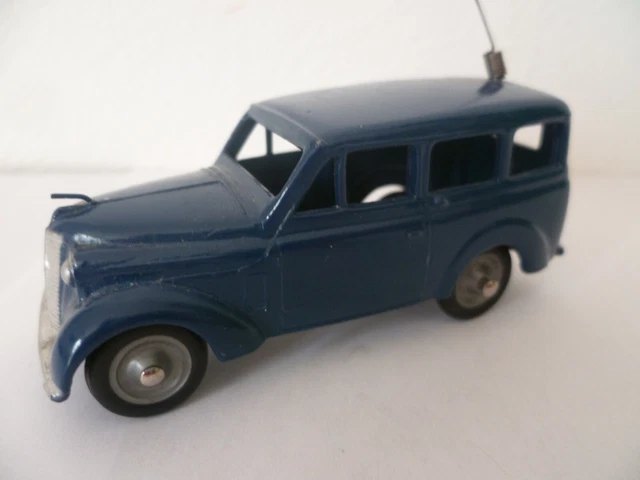 Renault Juvaquatre Dauphinoise Gendarmerie CIJ Lombia 64160