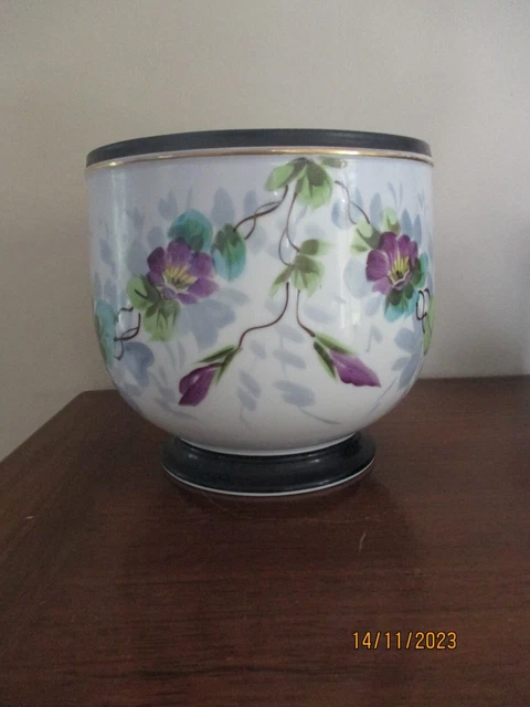 ANCIEN CACHE POT EN PORCELAINE DE PARIS décor floral