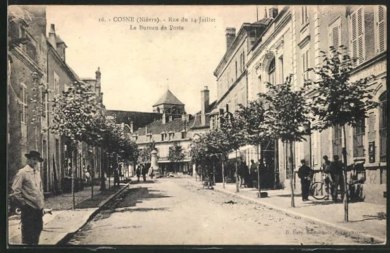 CPA Cosne, Rue du 14 Juillet, Le Bureau de Poste