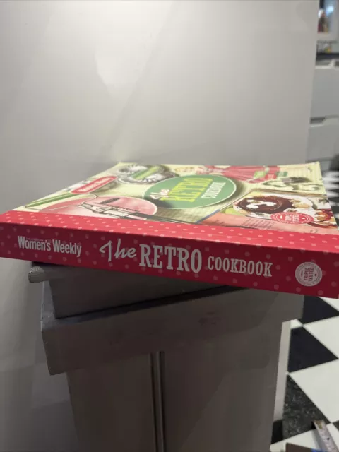 The Retro Cookbook by The Australian Women's Womens Weekly (Paperback, 2015) 2