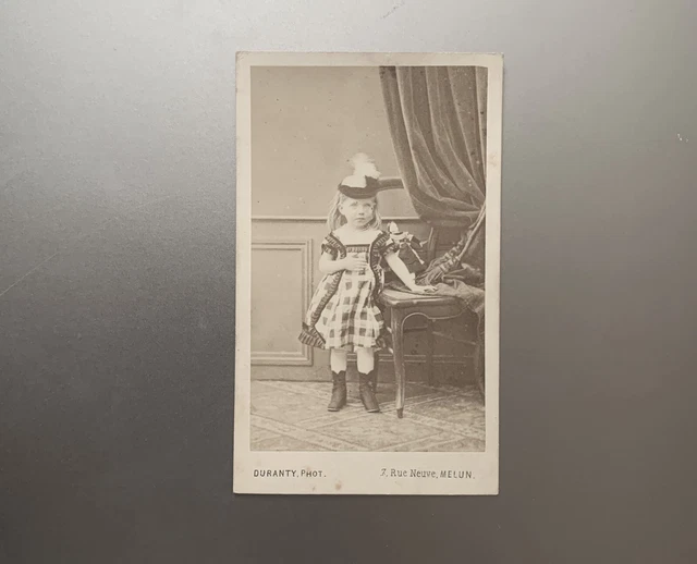Photo Ancienne – Carte De Visite – Petite Fille Avec Poupée En Porcelaine – France, Vers 1900