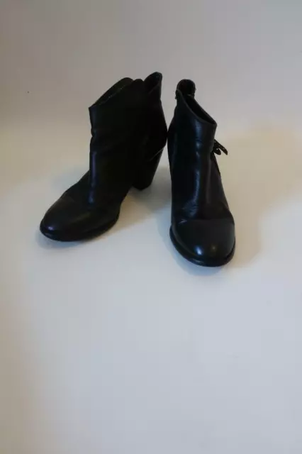 Womens Steve Madden "Whysper" Black Leather Ankle Bootie Sz 6B*