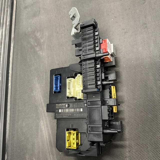 MERCEDES W204 C Class Rear Sam Fuse Box A2045453901 £94.99 - PicClick UK
