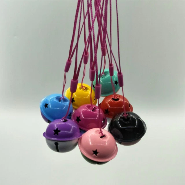 3 piezas Colgante Colorido Painted Jingle Bell con correa de cordón campanas de metal para