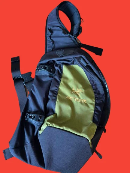 ARC'TERYX QUIVER アークテリクス クイバー 金刺繍【美品】 ホット