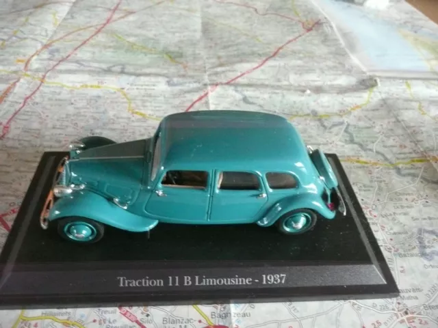 CITROËN Traction 11 B Limousine 1937 Universal Hobbies 1/43 sur Socle