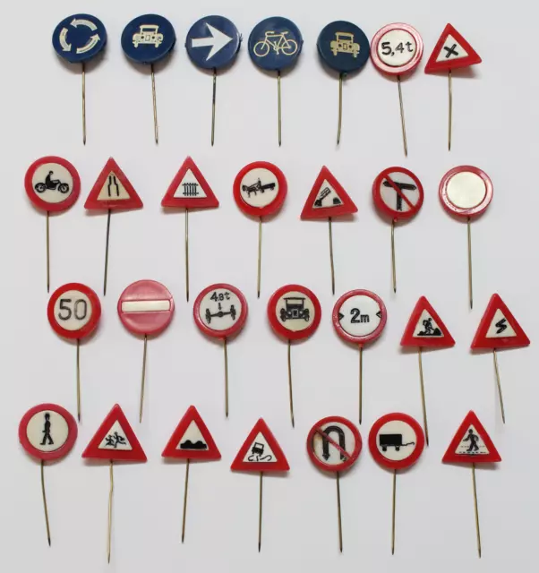 Collection 28 Pins Pour Epingle Insigne Signaux Trafic Plastique Années 70 Rétro