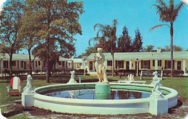 North Melbourne Florida, Colonial Court Motel, Fountain, Vintage Postcard