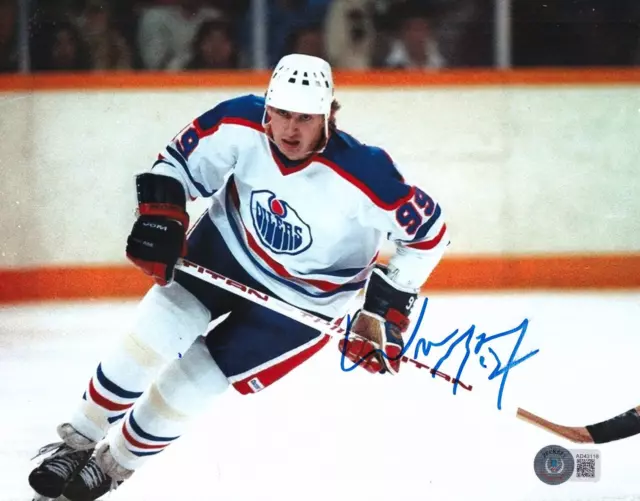 WAYNE GRETZKY signed (EDMONTON OILERS) Hockey 8X10 photo BECKETT BAS AD43118
