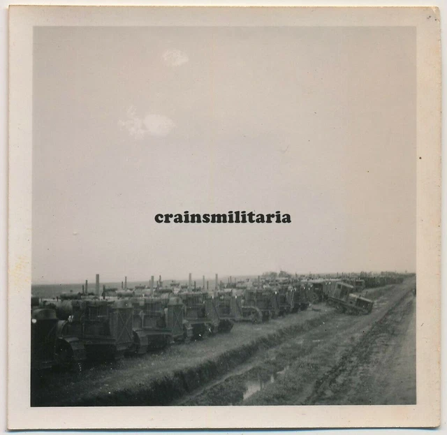 Orig. Foto Sammelstelle russische Beute Panzer Schlepper Traktor in Russland