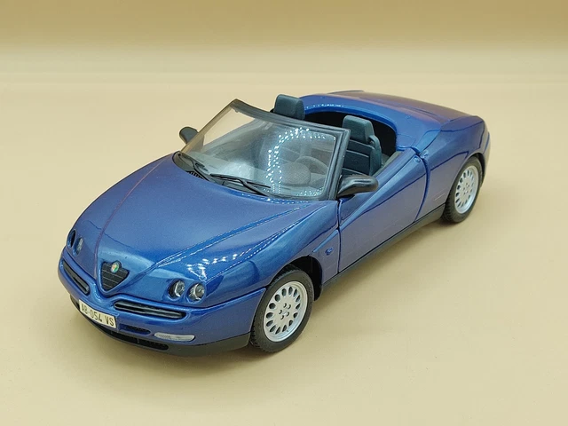 VOITURE ALFA ROMEO Spider bleu Echelle 1 18 Maisto EUR 33 00 PicClick FR