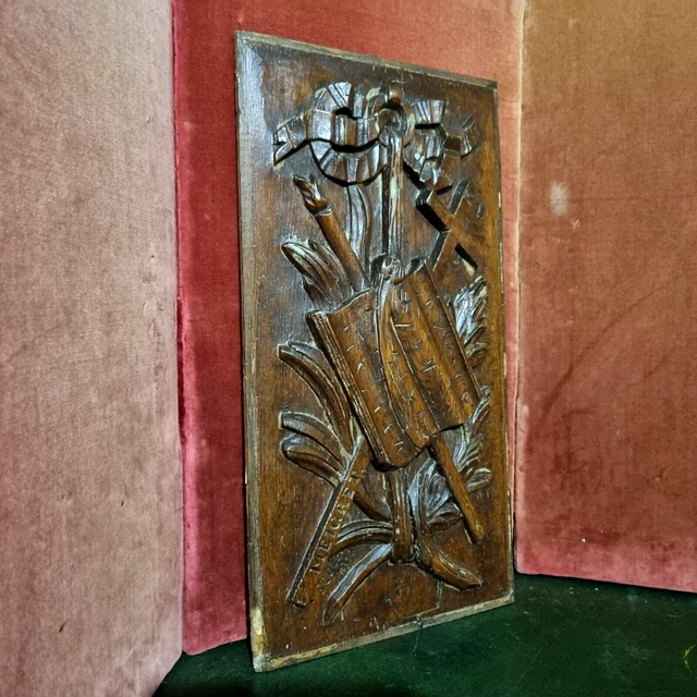 Ribbon scroll leaf wood carving panel - Antique French architectural salvage .