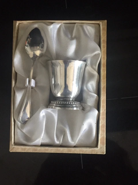 Ancien Coquetier avec Pieds de poule Création d’Orfèvrerie