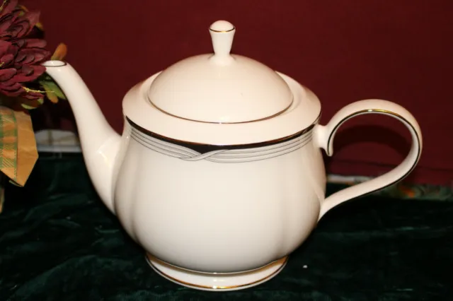 Lenox Erin Teapot Tea Pot Brand NEW with tags $279 USA white color platinum