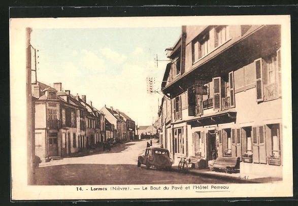 CPA Lormes, Le Bout du Pavè et l´Hotel Perreau