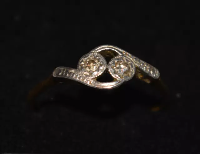 18ct yellow gold Platinum two stone Diamond Twist P 1/2 1.7 grams