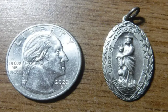 Medalla Católica Vintage Nuestra Señora de la Victoria de Plata Esterlina