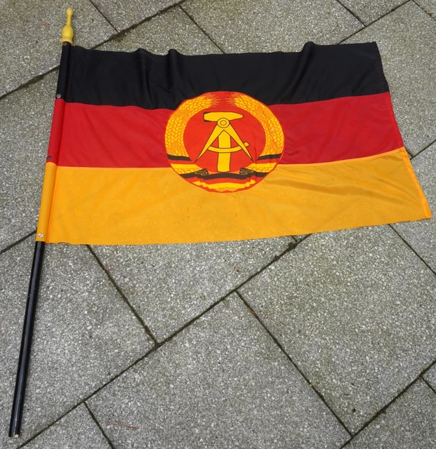 DDR Flagge Fahne ORIGINAL DDR mit Stange BENUTZT vintage Ostalgie