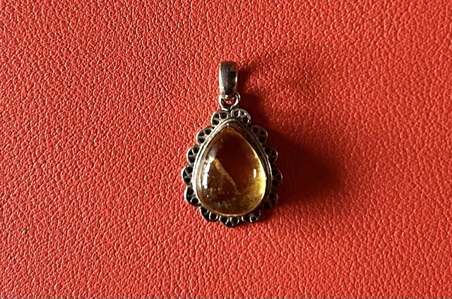 Pendentif Ancien En Ambre Doré Et Argent 925 - Décor Feuillage - Bijou Occasion Vintage