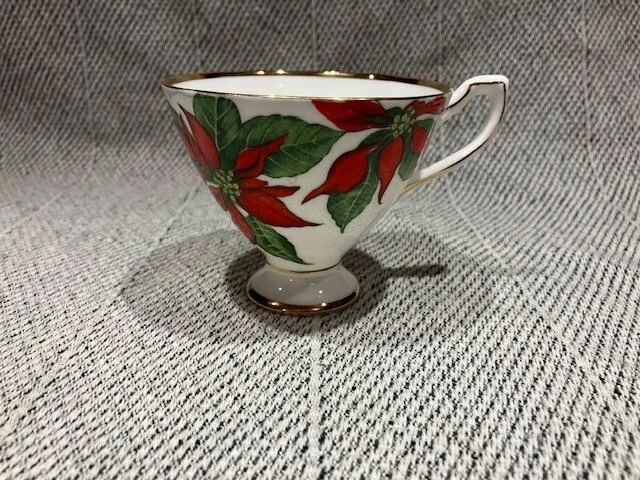 Taza de té de colección Kent Taylor & Kent blanca con flores de pascua y hojas verdes solamente