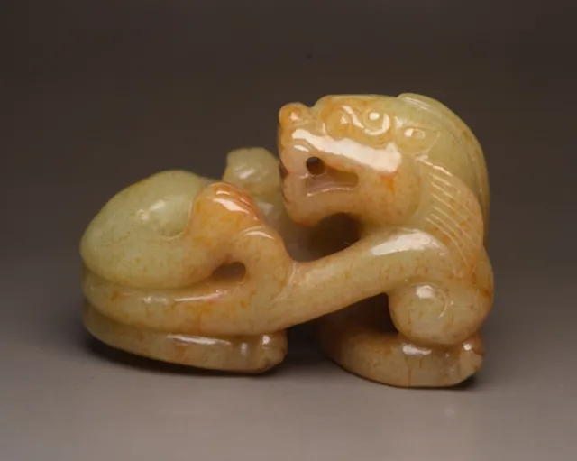 Top Chinese Antique Natural Hetian Jade Carved Exquisite Dragon Statue Figurines